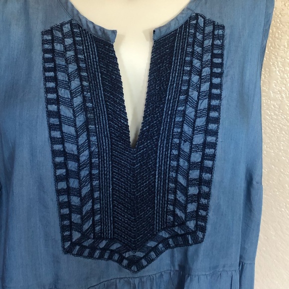 Crown & Ivy Blue Chambray Embroidered Tank Top Size 2X - Picture 2 of 9